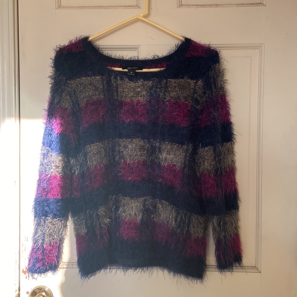 EUC. Zaria fuzzy and fitted sweater